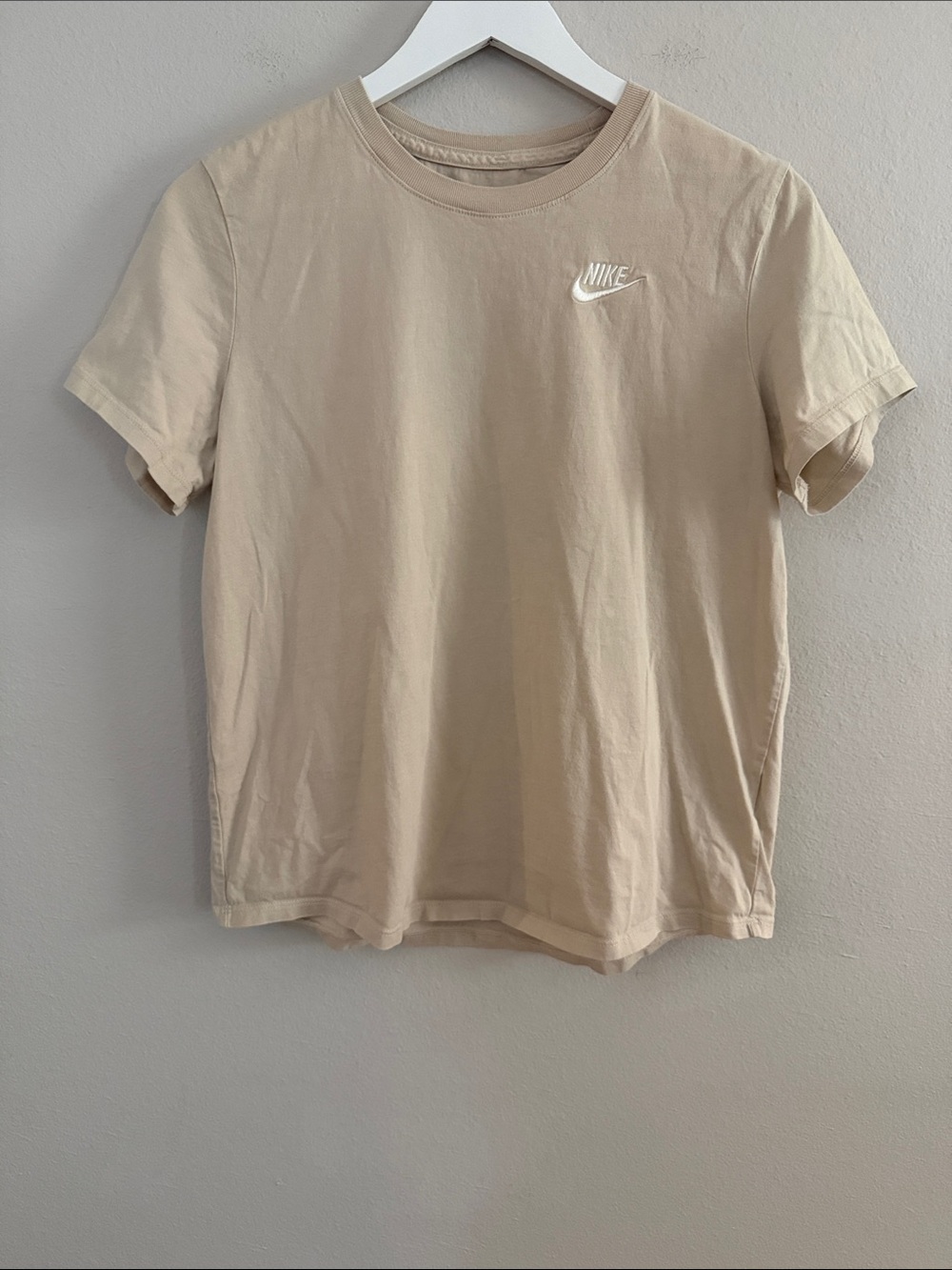 Nike Short-Sleeve Crewneck T-Shirt in Light Beige with White Logo [SG0856]
